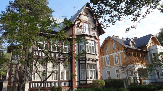 Alte Villen, davon gibt es viele, und viele werden noch restauriert