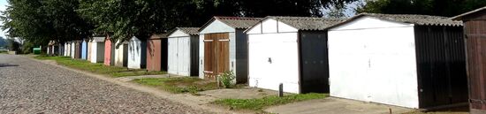 Bestimmt noch aus alten Zeiten, diese Garagenreihe in Usedom
