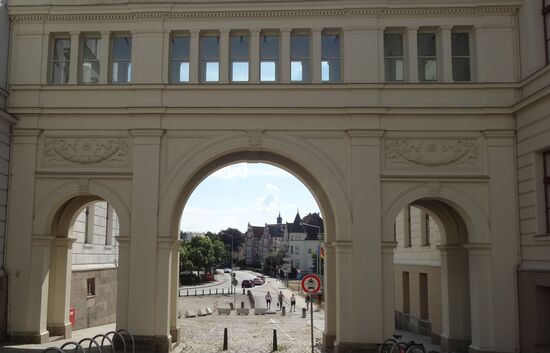 Torbogen, gehört zum Gebäude der...
