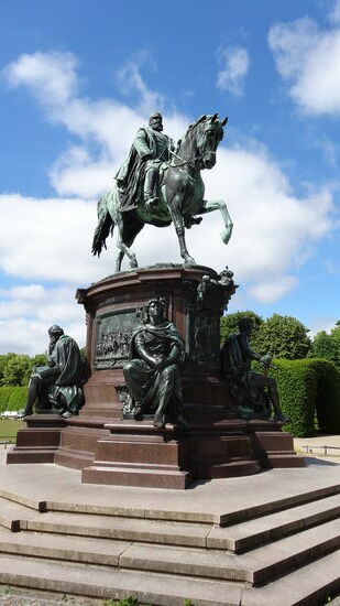 Reiterdenkmal, Friedrich Franz der II.