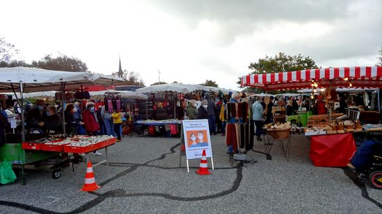 Mittwochsmarkt in Dorf