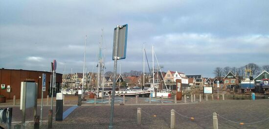 Aussicht vom Womo auf den Hafen heute früh bei Sonnenschein