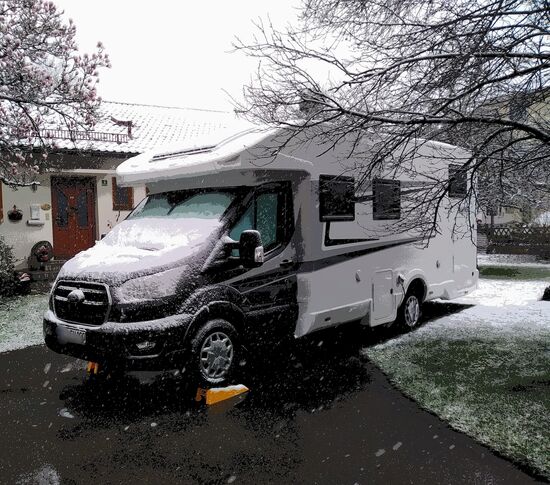 Unser Schneemobil, der erste Schnee in diesem Winter auch für uns.