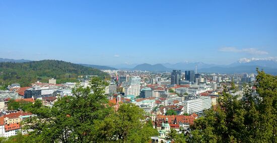 Die Karawanken am Horizont