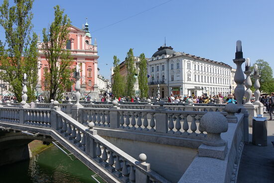 ...im Hintergrund der Prešernov-Platz