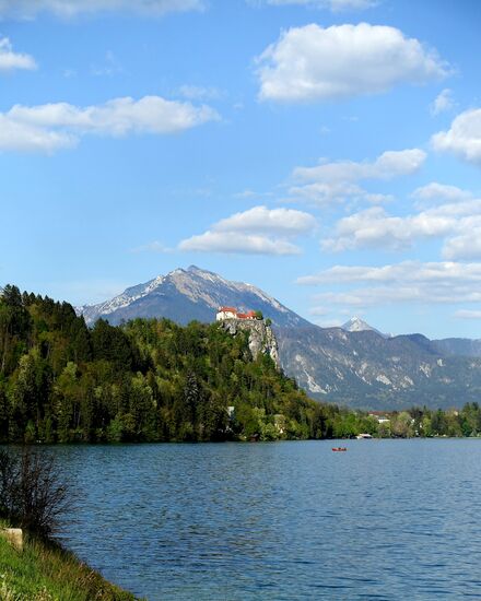 Burg Veldes, gilt als älteste Burg Sloweniens, könnte man hochwandern, aber nicht (mehr) wir.....