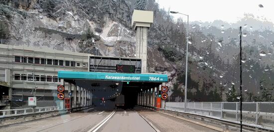 7.864 m und auf der anderen Seite das gleiche Schietwetter
