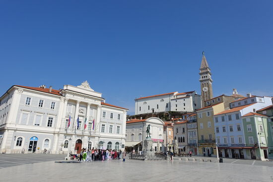 Tartiniplatz mit Gemeindepalast/Rathaus