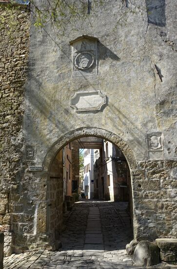 Zugang durch das Stadttor