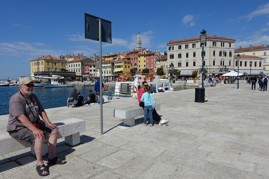 Rings um den Hafen Restaurants und Shops......