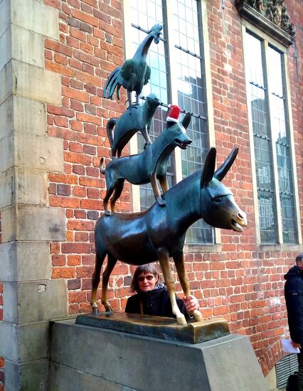 Bringt Glück, wenn man den Esel an der Vorderhufen packt - hat bei mir nix mehr genutz, mein Malheur war vorher!