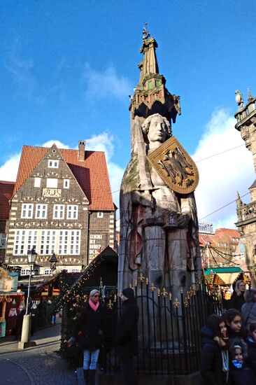 Der Roland, direkt vor dem Rathaus
