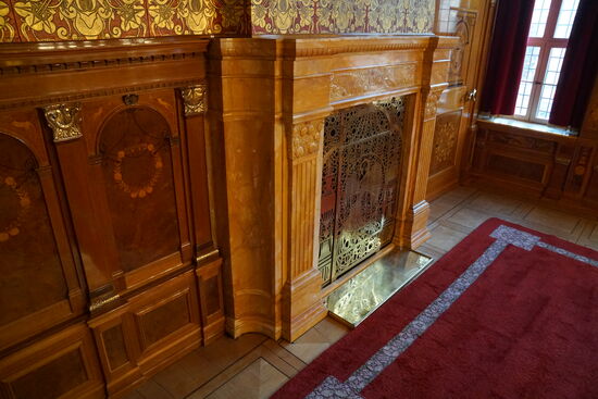 Nur ein Blick in die Güldenkammer, die mit Glaswand abgetrennt ist, möglich. Reinster Jugendstil, verschönert vom Worpsweder Künstler Heinrich Vogeler, der Anno 1905 den Auftrag dazu erhielt