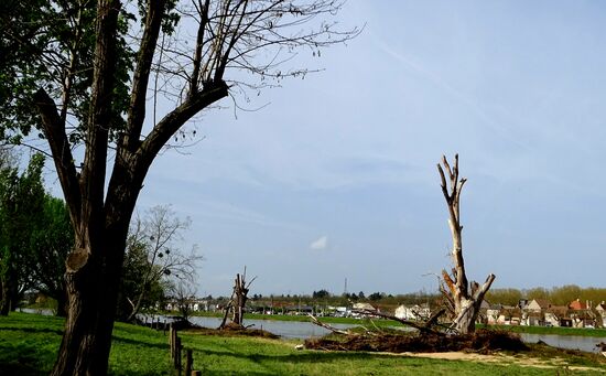 Vor kurzem muss wohl Hochwasser gewesen sein, überall an den Ufern sieht man angeschwemmtes Treibgut.