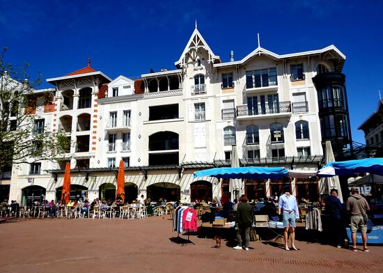 Zentraler Marktplatz mit ...