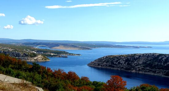 Blick auf die Krk-Brücke