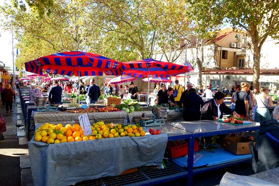 Green Market, fast direkt bei der Haltestelle