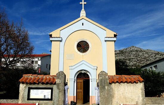 Das Kirchlein war innen......