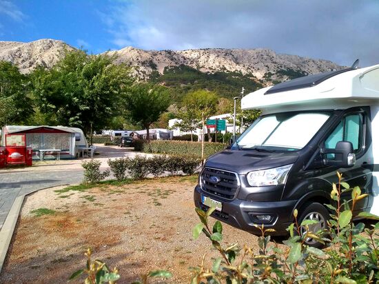 Freie Sicht......und ein sehr grosser Stellplatz, keine 50m vom Meer entfernt