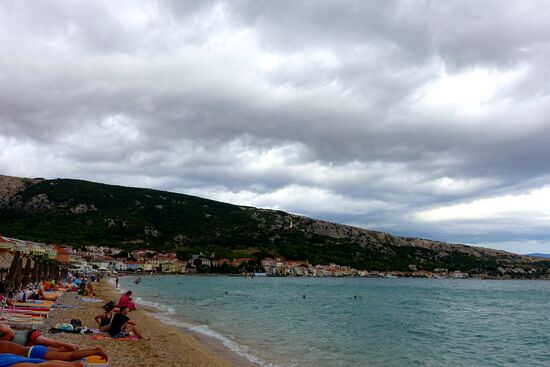 Die langgezogene Badebucht Vela Plaza......