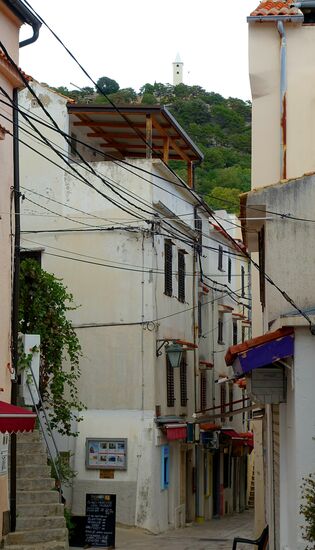 Auf dem Berg die weithin sichtbare Kirche der Mutter Gottes, gebaut Anfang des 15. Jh.