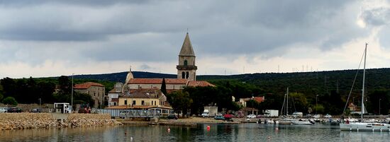 Blick auf Osor, ein kurzer Stop an der Brücke - Baustelle