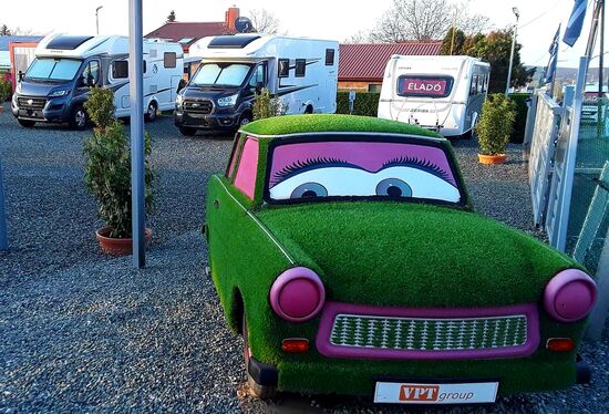 VPT-Camp, klein aber fein und mit verkleideten Trabis, 4 an der Zahl