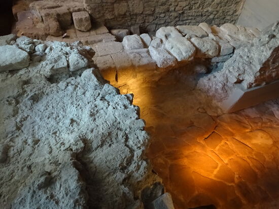 Reste der Tortürme von der Stadtmauer aus der Römerzeit, 4. Jh.