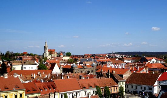 Hinter der St. Michael Kirche liegt 5 Minuten weiter zu Fuss unser Stellplatz