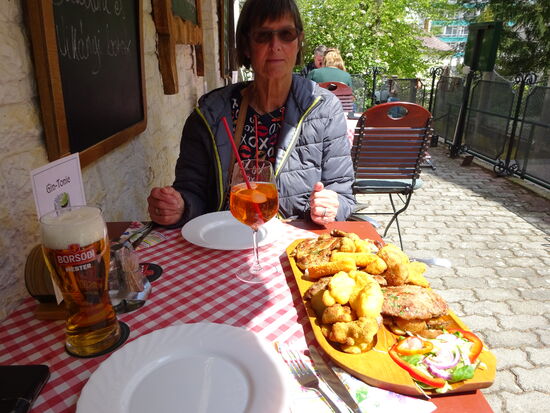 An meinem "runden" Geburtstag   gabs, ausser einer Thaimassage, diese gemischte Fleischplatte und 1 Aperol Spritz