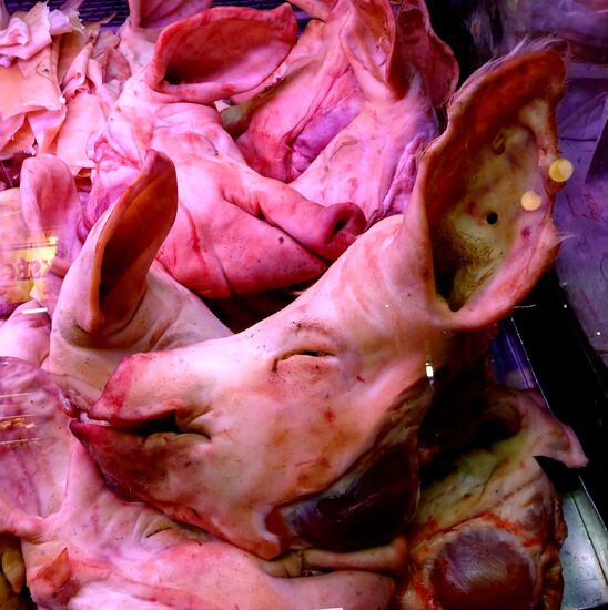 Fleisch von allen Tieren, vom Schwein bis Geflügel