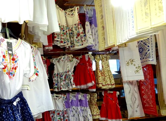 ...Folklorekleidung.....