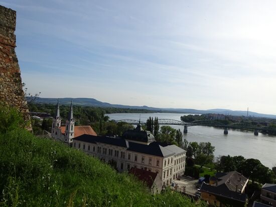 Tolle Aussicht, 400m hinter der Brücke ist unser Stellplatz