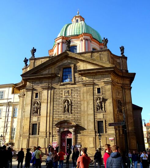 Kreuzherrenkiche, es fand gerade ein Konzert statt