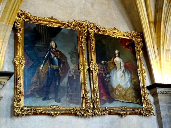 Der Landtagssaal wurde als Sitz des Obersten Landesgerichtes und des Landtages genutzt. An den Wänden Porträts von Habsburger Herrschern. Der Prager Fenstersturz fand hier statt, der Auslöser für den 30jährigen Krieg