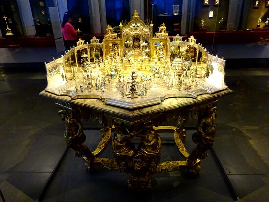 Apis-Altar Goldschmiedearbeit um 1730, erst 1738 von August III. für das grüne Gewölbe erworben