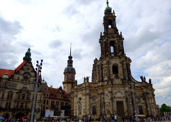 Kathedrale Sanctissimae Trinitatis, der grösste Kirchenbau Sachsens mit 4.800m2
Der Bau erfolgte von 1739-1751 nach Plänen vom ital. Architekten Gaetano Chiaveri
