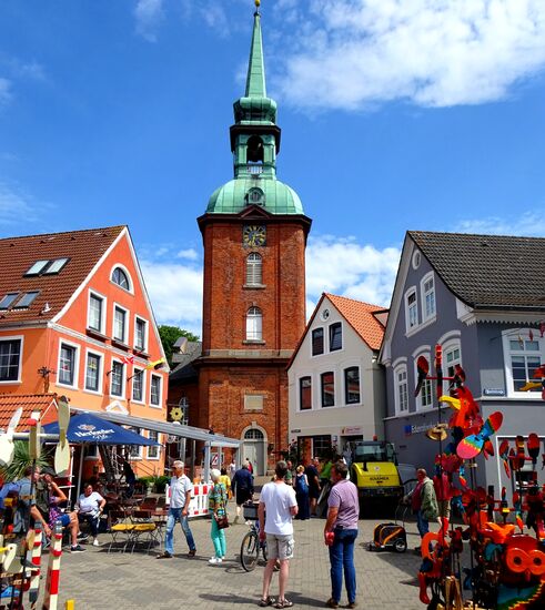Blick vom Markt auf die St. Nicolai Kirche