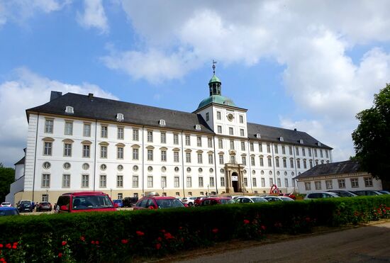 Vorderansicht des Schlosses