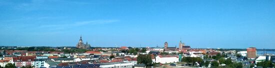 Ein Blick von der Rügenbrücke auf Stralsund