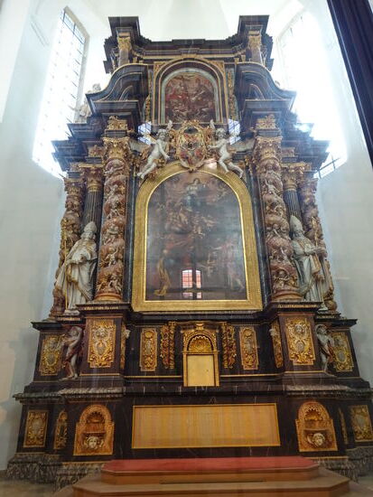 Altar in dieser Kirche, aber die Hauptattraktion ist.....
