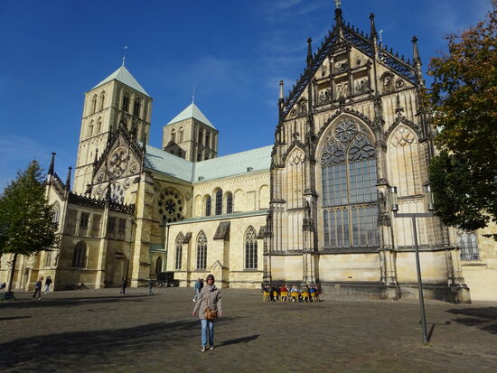 St. Paulus Dom, ein herausragendes Baudenkmal des Mittelalters aus dem Jahre 1225 mit einer langen wechselhaften Geschichte, bis er in seiner heutigen Form fertiggestellt war. Es war gerade Messe, so dass wir den Innenraum nicht betreten konnten.