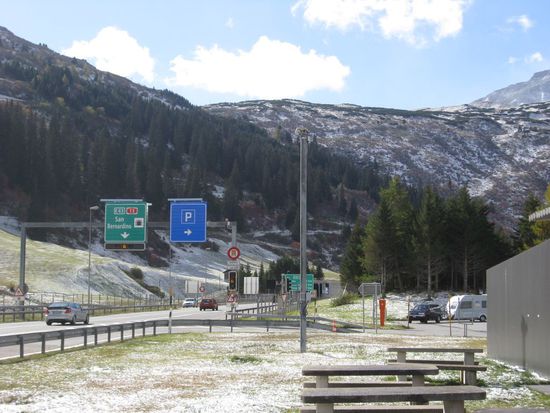 Einfahrt zum Tunnel "San Bernarino"