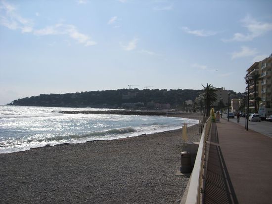 am Strand von Menton