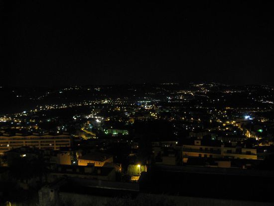 Blick auf Grasse aus meinem Hotelzimmer (abends)