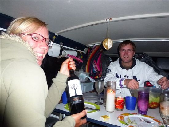 ...danach regnet es wieder flott, daher cena zu dritt im bus...