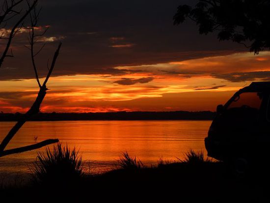 sonnenuntergang in bella vista am rio parana, gegenueber haben wir auch schon uebernachtet (corpus)
