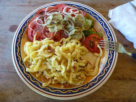 anstatt dem verbotenen apfel gibt es lieber kaesespaetzle...