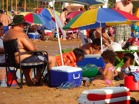 so rechts davon...sonntag am playa encarnacion, ein erlebnis!