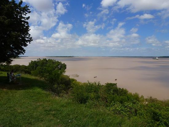 zusammenfluss von rio parana und rio uruguay = rio de la plata.
